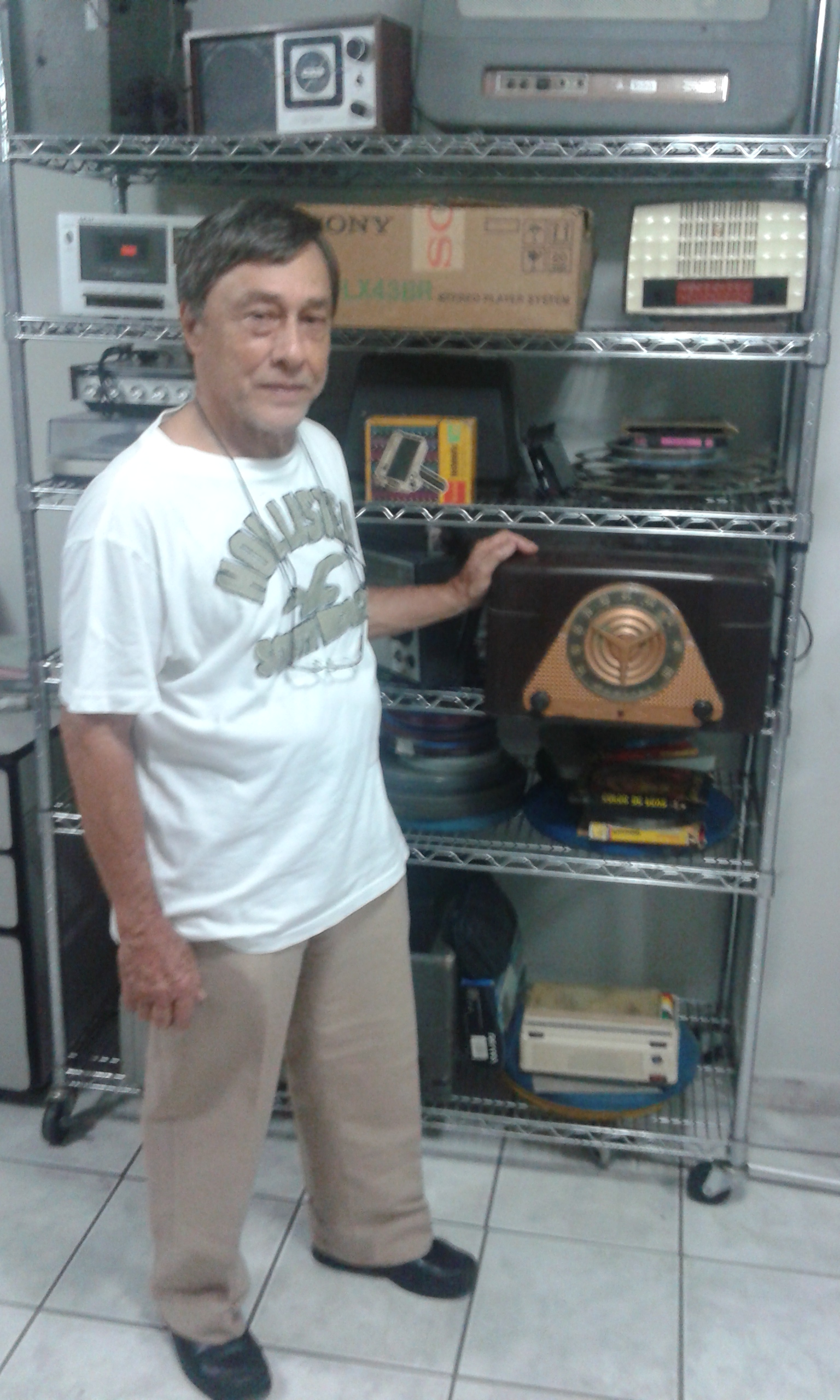 Mr. Fernando de Paula chez Old Radio.
